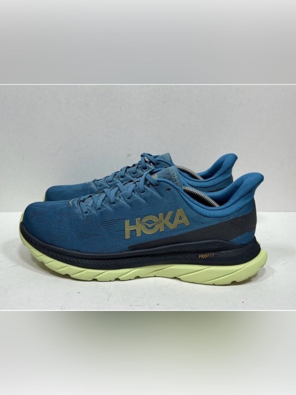Hoka One One 13 Teal and Light Green
Shoes